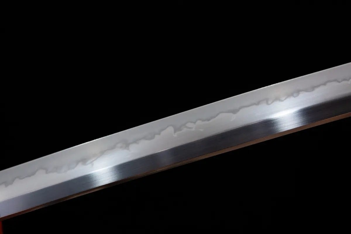 The blade is made of T10 steel with hand made HA JI grinding and water splashed HAMON, which is very sharp and cannot be described as a battle. I think it is more suitable for collection.