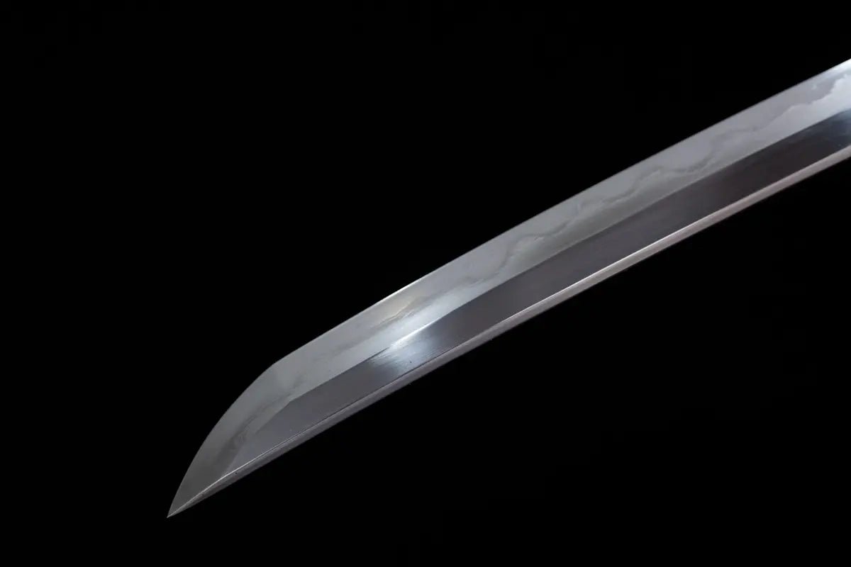 The blade of Honsanmai structure, GUNOME Hamon makes it extremely sharp.