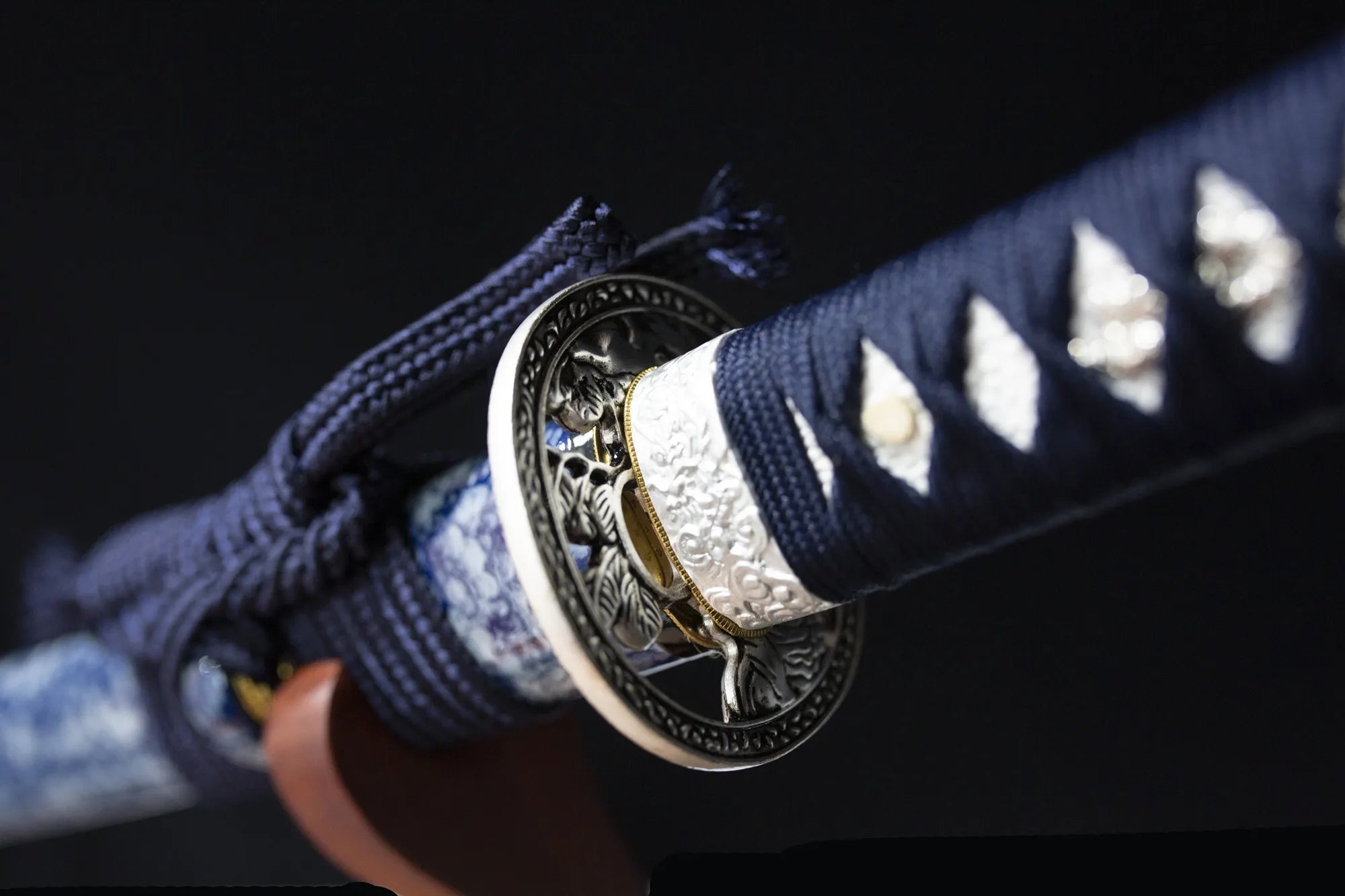 Tsuba carved a silver tiger