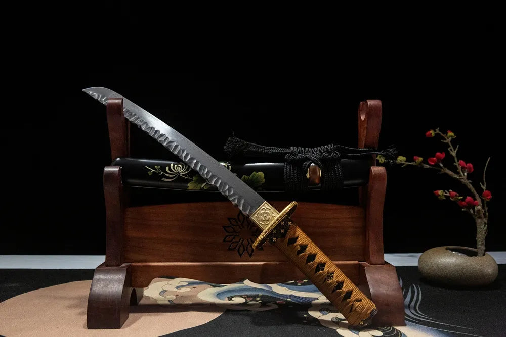 45° unsheathed front view shinogizukuri fine polished short cutting blade