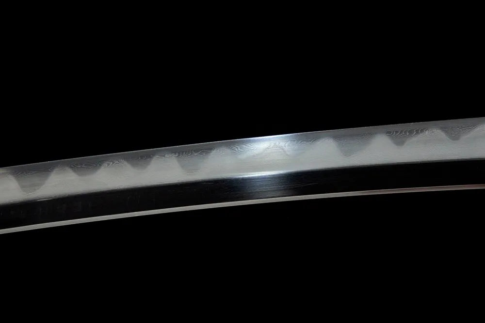 Middle blade detail Fierce gentle wavy notare temper line folded steel grain texture