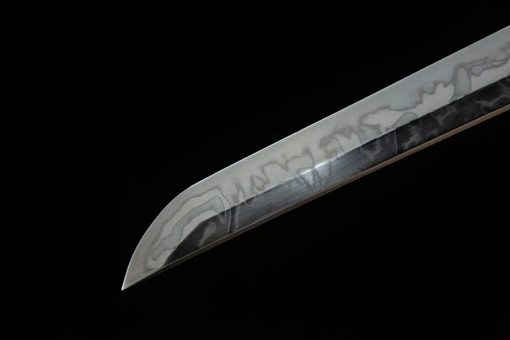 Kissaki tip closeup clear hitatsura temper line fully sharp cutting edge