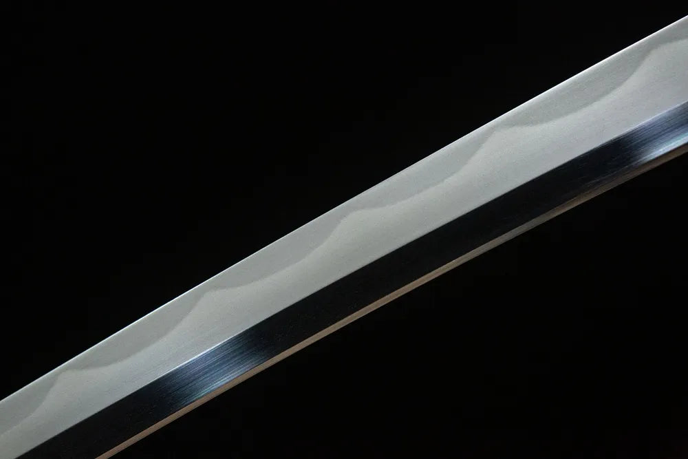 Middle blade detail Sankoken Wakizashi continuous three cedar temper line smooth shitaji-togi polish