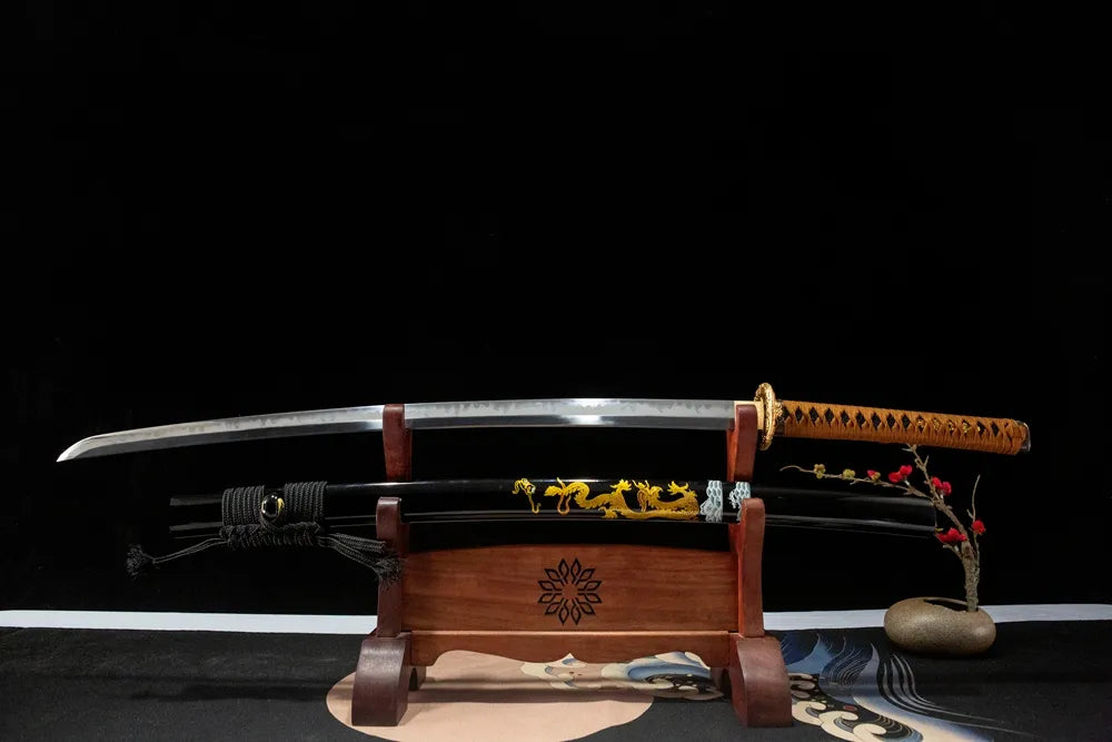 Unsheathed Dragon Soul horizontal shot T10 clay tempered uniform gunome maru blade