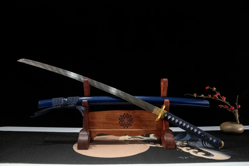 45° unsheathed front view shinogizukuri sharp practice twist pattern blade