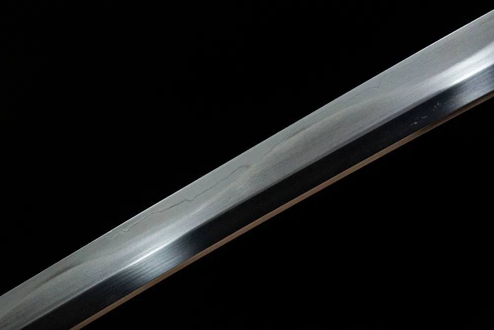 Middle blade detail Fierce gentle wavy notare temper line folded steel grain texture