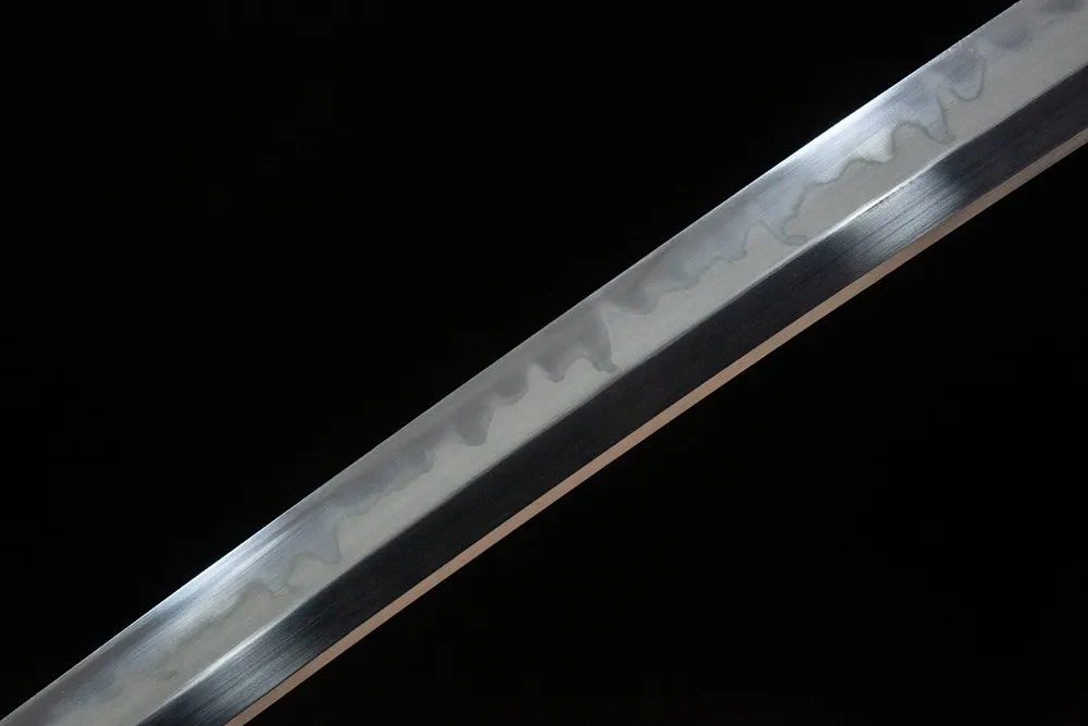 Middle blade detail continuous uniform gunome temper line fine polished T10 surface