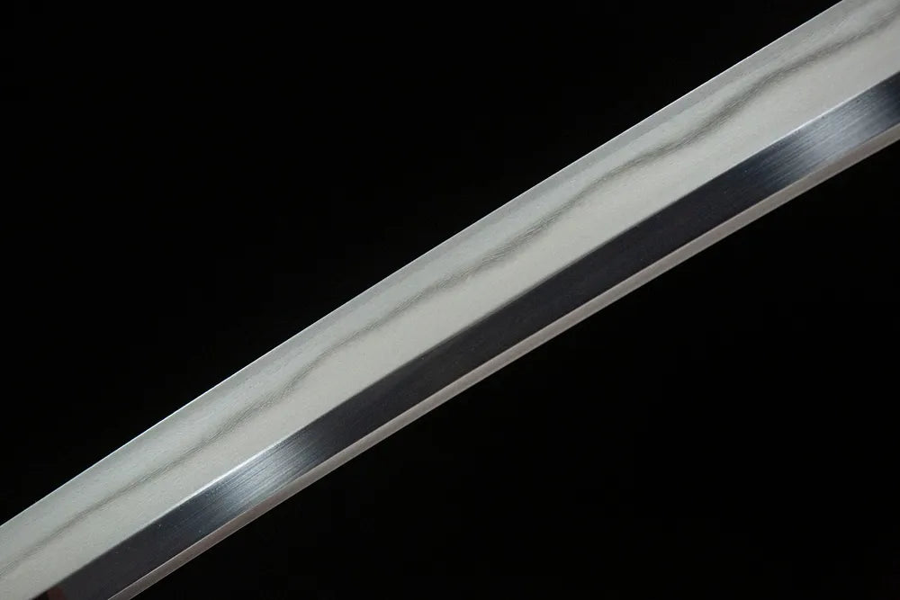 Middle blade detail continuous gentle notare temper line fine polished T10 surface