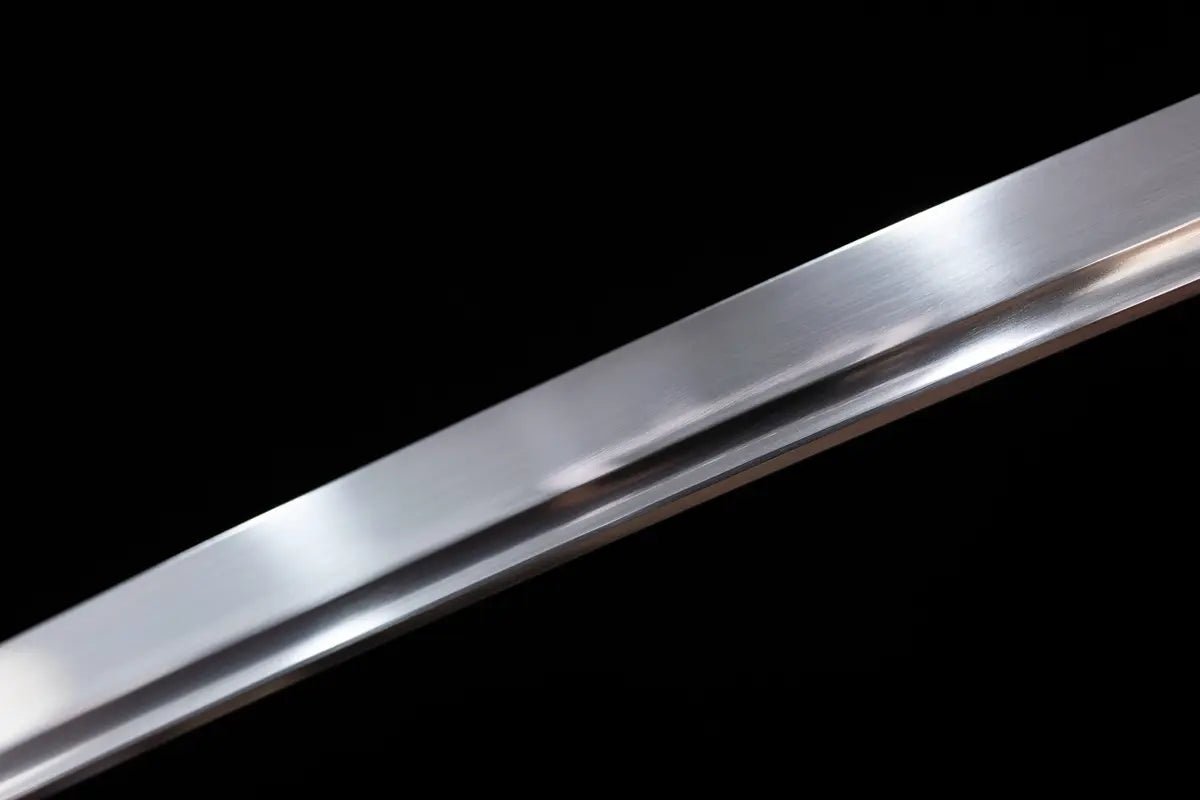 So I chose 1060 high manganese steel with low price and good performance for the blade.