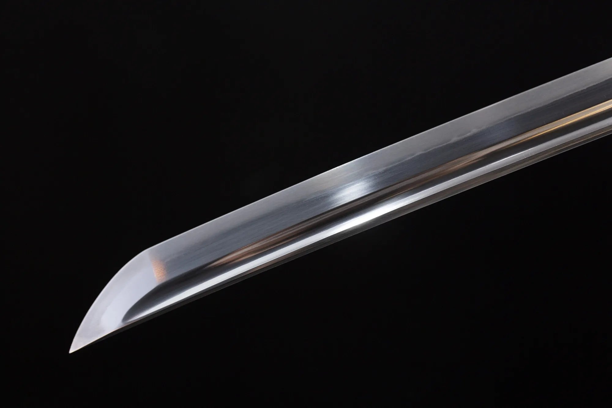 The blade is forged from T10 steel and has a straight edge Hamon, called SUGUHA