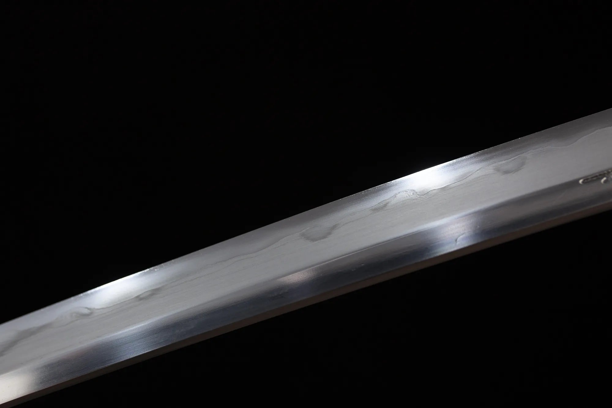 The blade is made using the Honsanmai process,Kawatetsu is from Damascus,Shintetsu uses T10 steel,