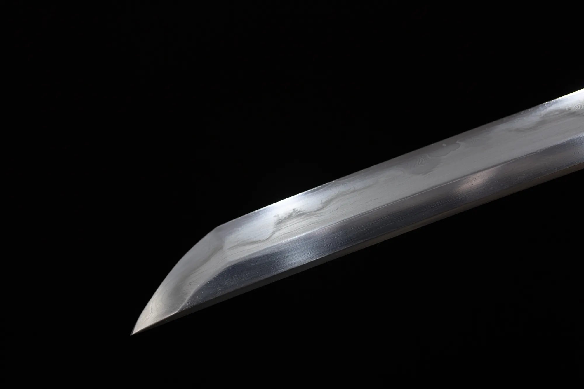 The blade is made using the Honsanmai process,Kawatetsu is from Damascus,Shintetsu uses T10 steel,