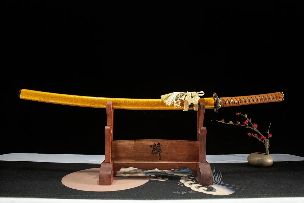 Patteraless Katana straight front view, copper gilded silver fittings and ox horn details