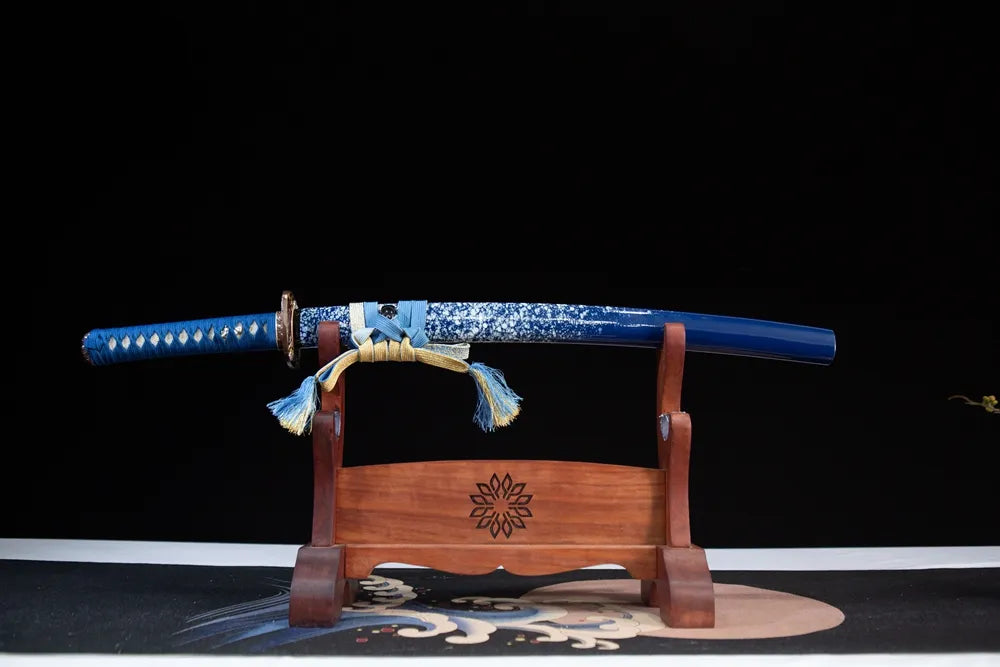 Horizontal laid fully sheathed light mid sword