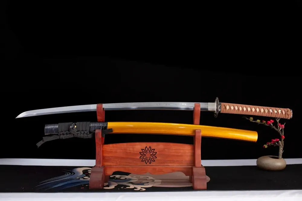 Flat fully‑drawn T10 clay‑tempered midare‑choji‑hamon Wave‑Current‑Katana blade wooden rack front shot