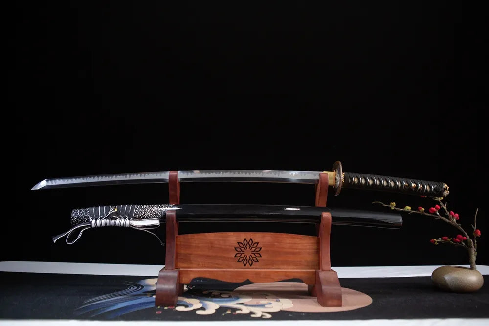 Flat laid fully drawn choji hamon T10 blade