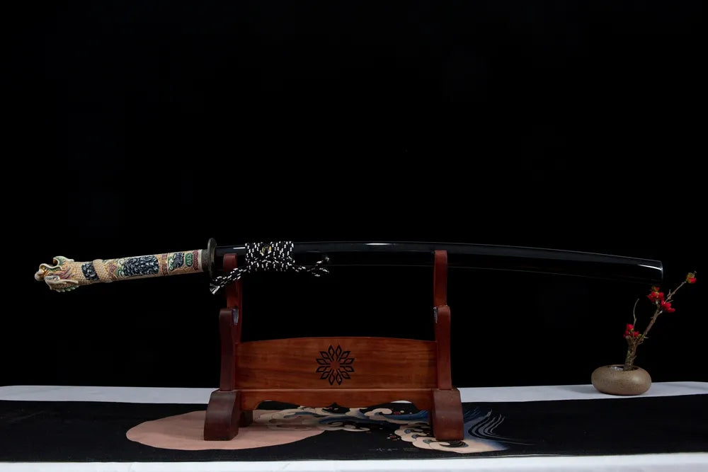 Horizontal front display minimalist highland disassemblable T10 gunome training katana