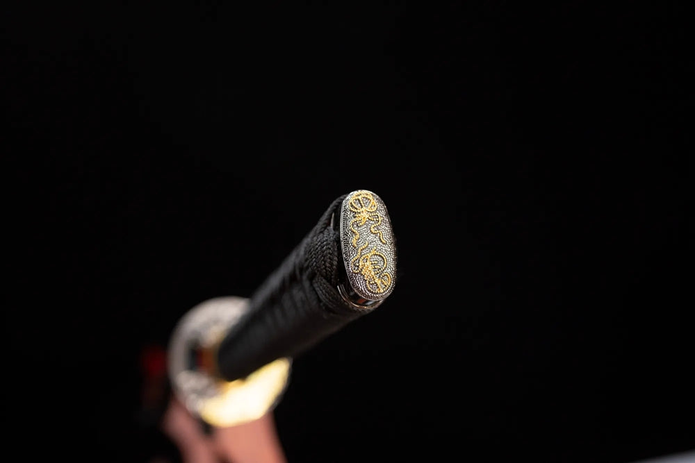 3D‑sculpted startled‑salamander‑beast gilded‑alloy pommel‑cap detail shot