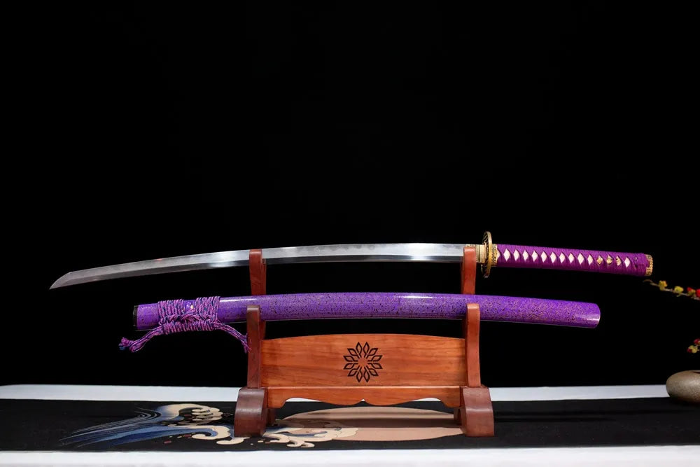 Flat fully‑drawn T10 clay‑tempered suguha‑hamon Gold‑Band‑Katana blade wooden rack front shot