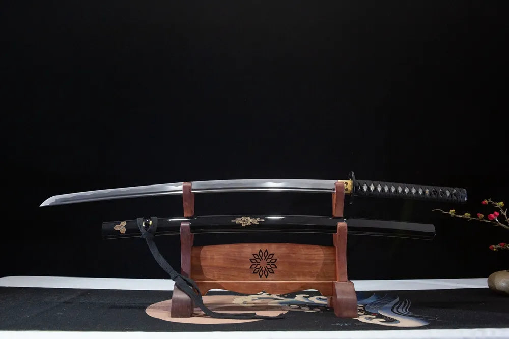 Unsheathed Kill Bill horizontal shot T10 suguha straight polished plain blade