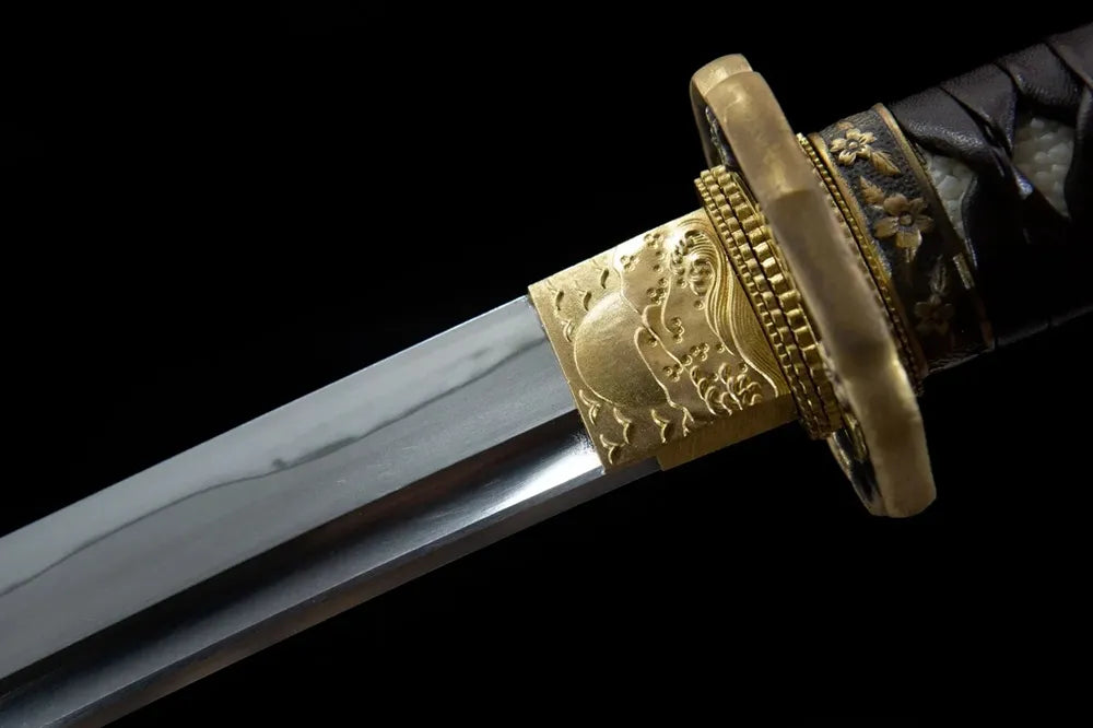 Upper polished blade close-up