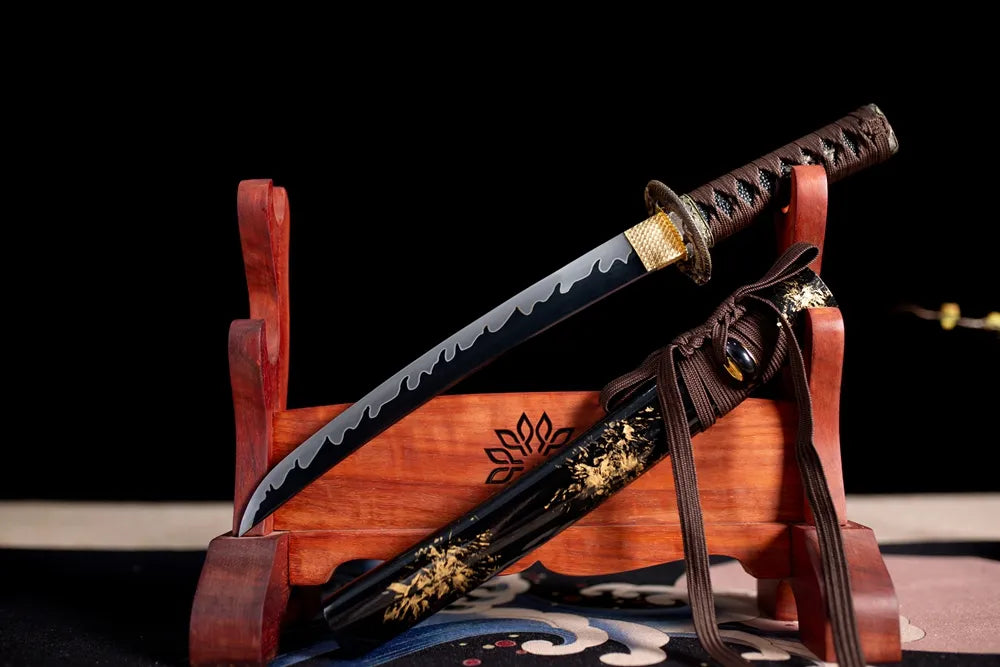 Slanted upright drawn Jin‑Wu‑Wei‑Wakizashi dragon‑motif wakizashi wooden shelf front perspective
