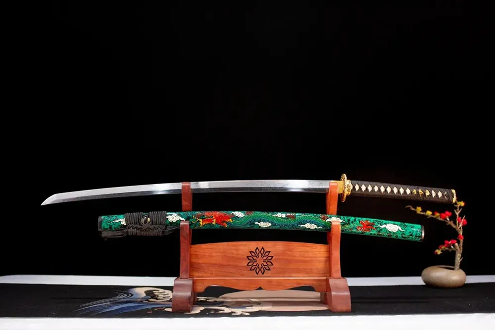 Flat fully‑drawn T10 clay‑tempered hitatsura‑hamon Dragon‑King‑Katana blade wooden rack front shot