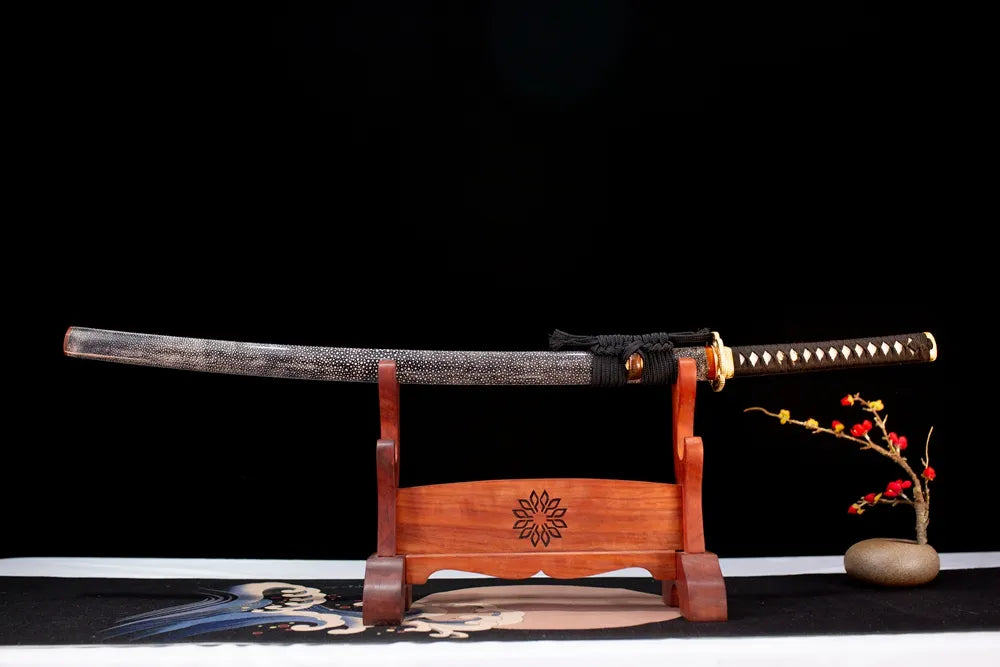 Flat fully‑drawn T10 clay‑tempered midare‑suguha‑hamon Night‑Elf‑Katana blade wooden rack front shot