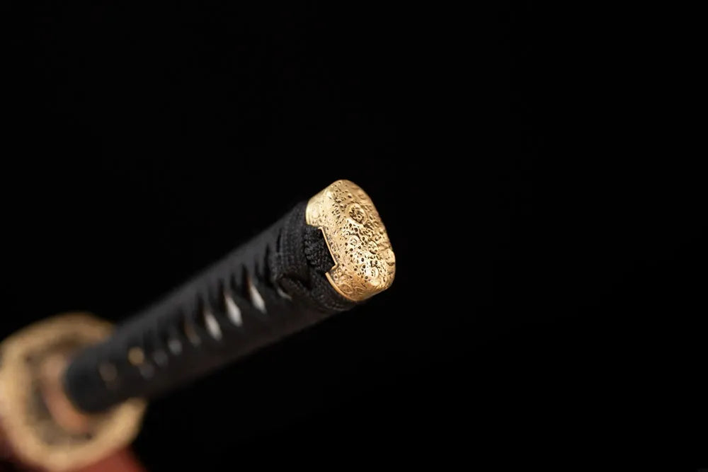3D‑sculpted comet‑meteor‑streak meteor‑grey pommel‑cap detail shot