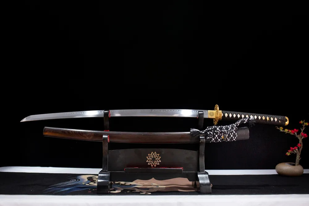 Flat fully‑drawn T10 clay‑tempered midare‑gunome‑hamon Comet‑Katana blade wooden rack front shot