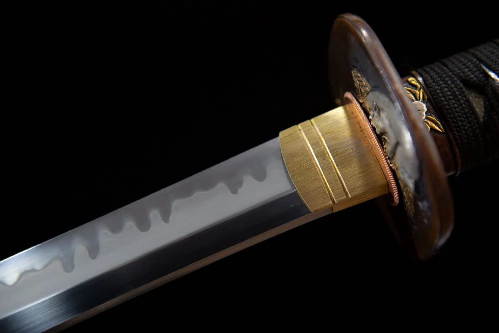 Upper choji hamon blade & gold habaki close-up