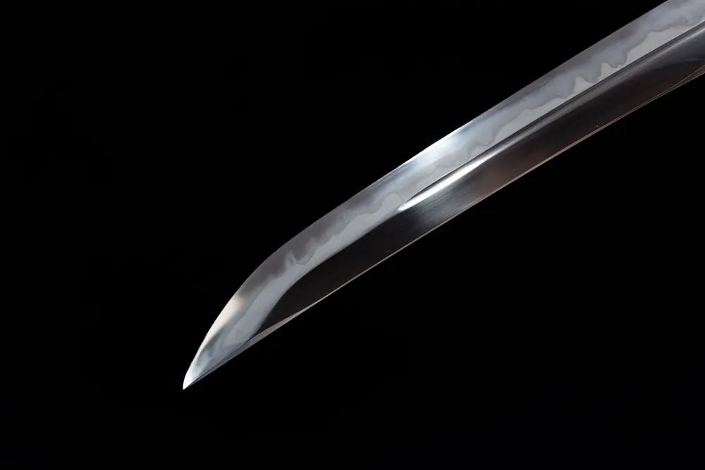 Sharp mini kissaki short blade tip close view