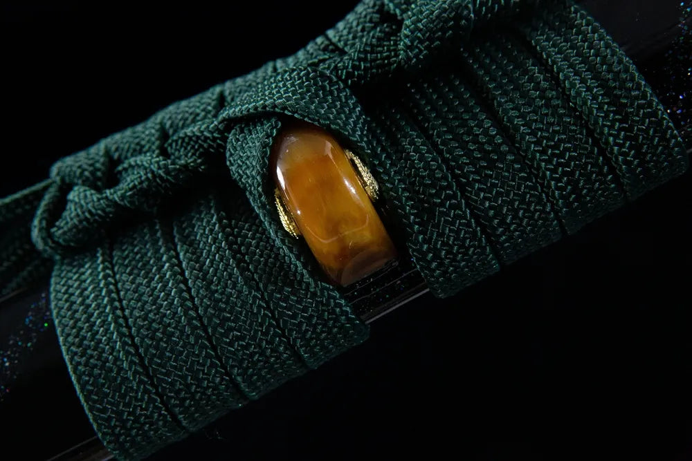 Dark green Sageo close-up