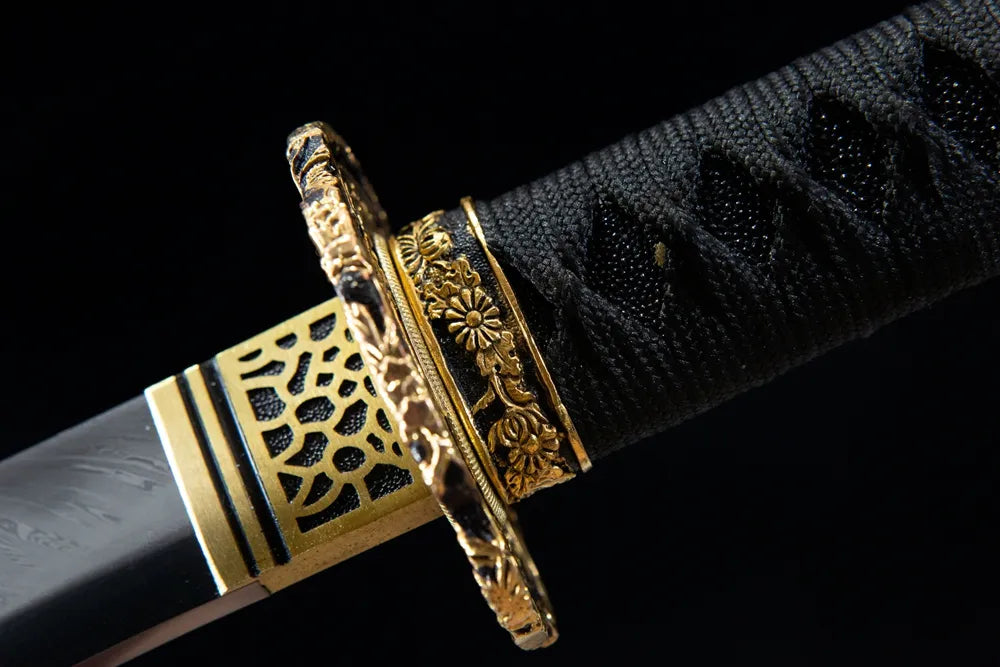 Fuchi collar closeup hollow floral golden brass ring fitting