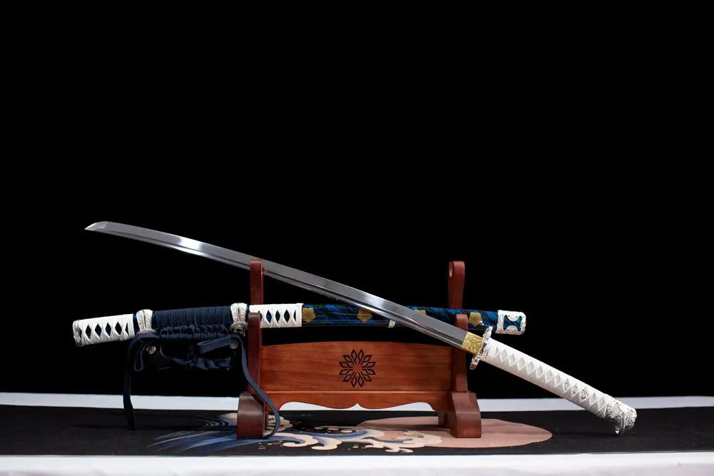 45‑angle open full‑size Sengoku‑period Akechi‑Mitsuhide historical tachi two‑layer wooden stand front view