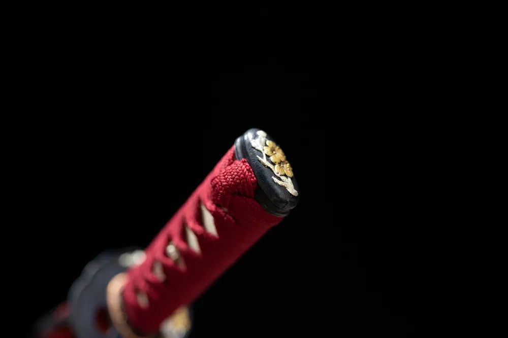 3D‑sculpted plum‑blossom black‑gold gilded pommel‑cap detail shot