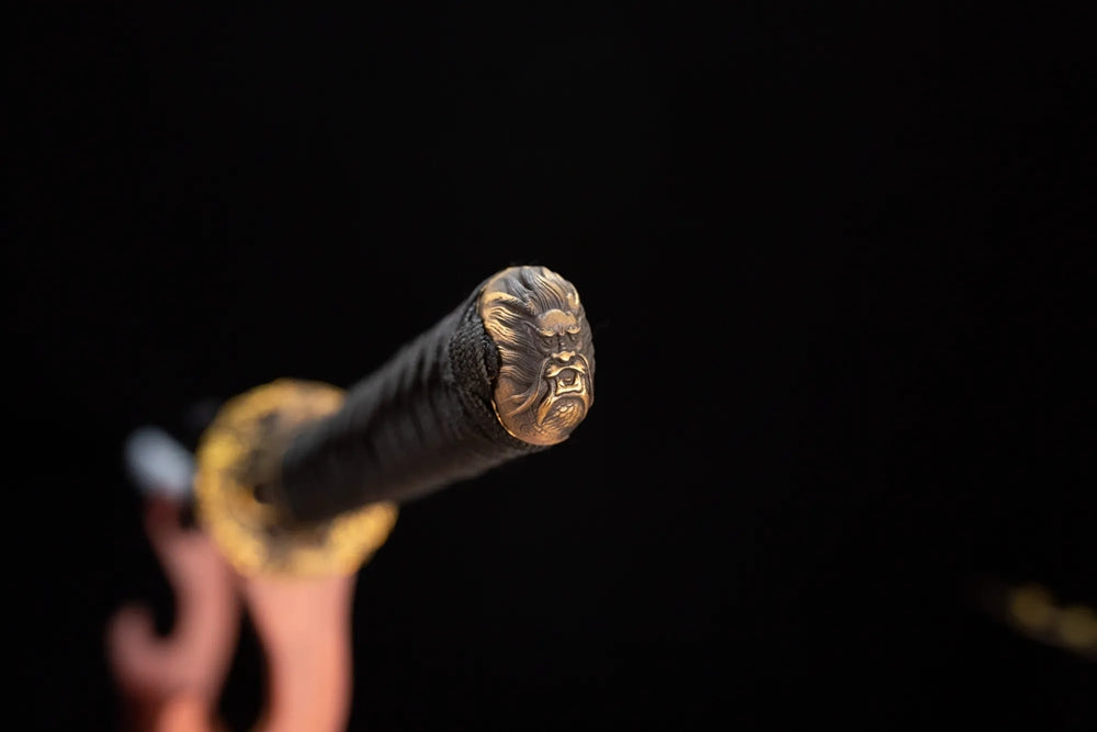 3D‑sculpted lurking‑shadow‑dragon‑head antique‑gilt‑bronze pommel‑cap detail shot