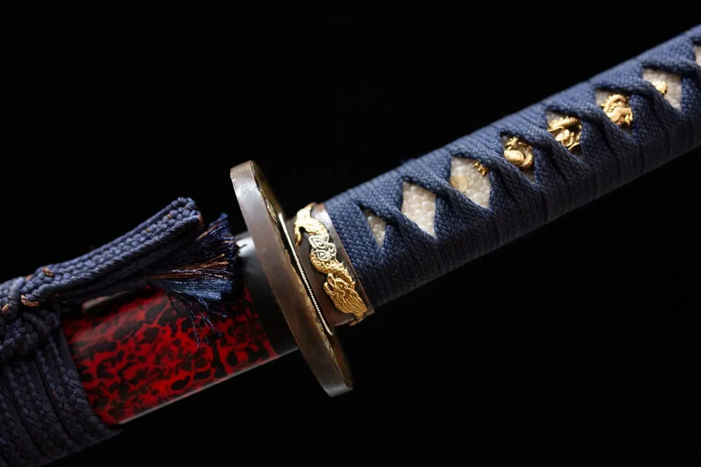 Thunder‑cloud‑relief dark‑silver aged‑alloy fuchi grip‑ring macro close‑up