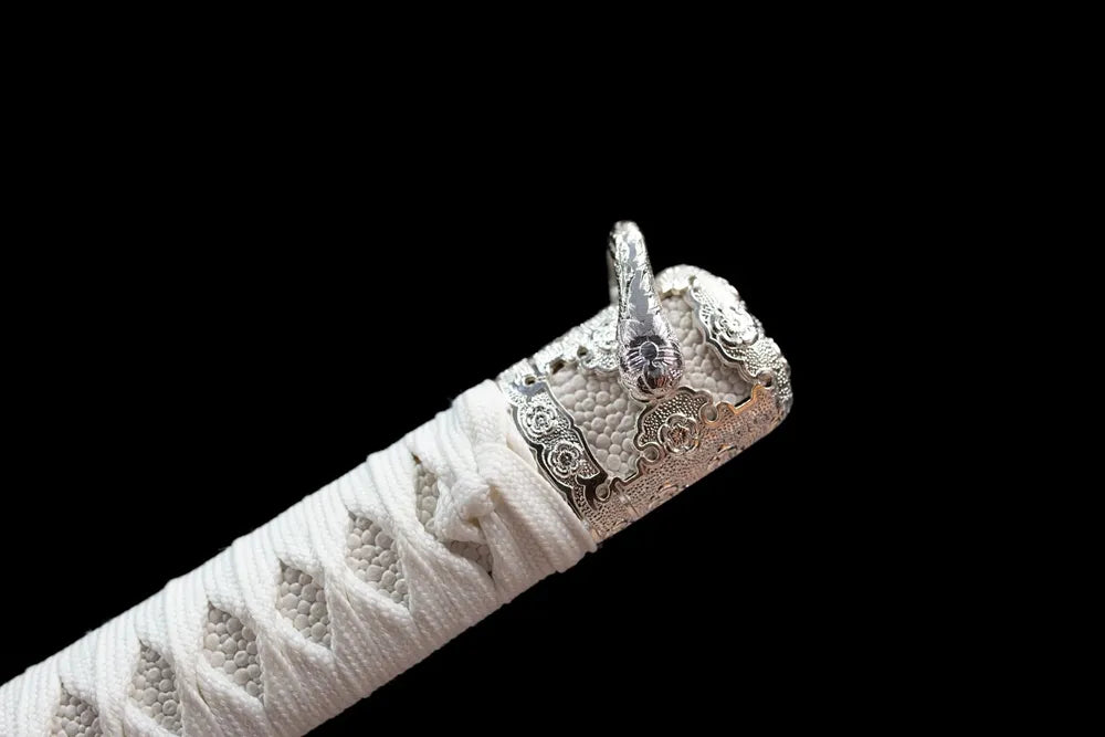 Top floral‑mon engraved silver‑toned alloy kashira pommel front close‑up