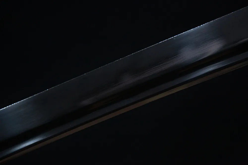 Middle blade detail smooth water quenched unpatterned polished steel surface