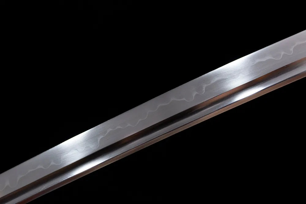 Mid‑section clay‑tempered hamon wave line steel blade surface texture shot