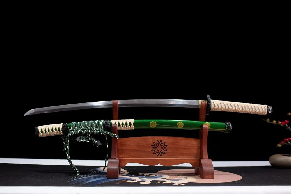 Flat fully‑drawn T10 clay‑tempered chogi‑hamon Tachi‑Green‑Sakuragawa blade wooden rack front shot