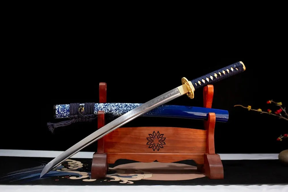 45‑angle open full‑size Mirror‑Heart‑Demon‑Wakizashi mirror‑heart dark‑phantom‑oni‑motif compact wakizashi compact wooden stand front view