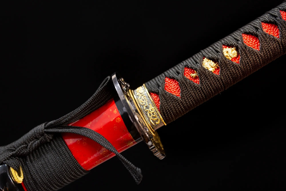 Salamander‑amphibian‑beast‑relief gilded‑alloy fuchi grip‑ring macro close‑up