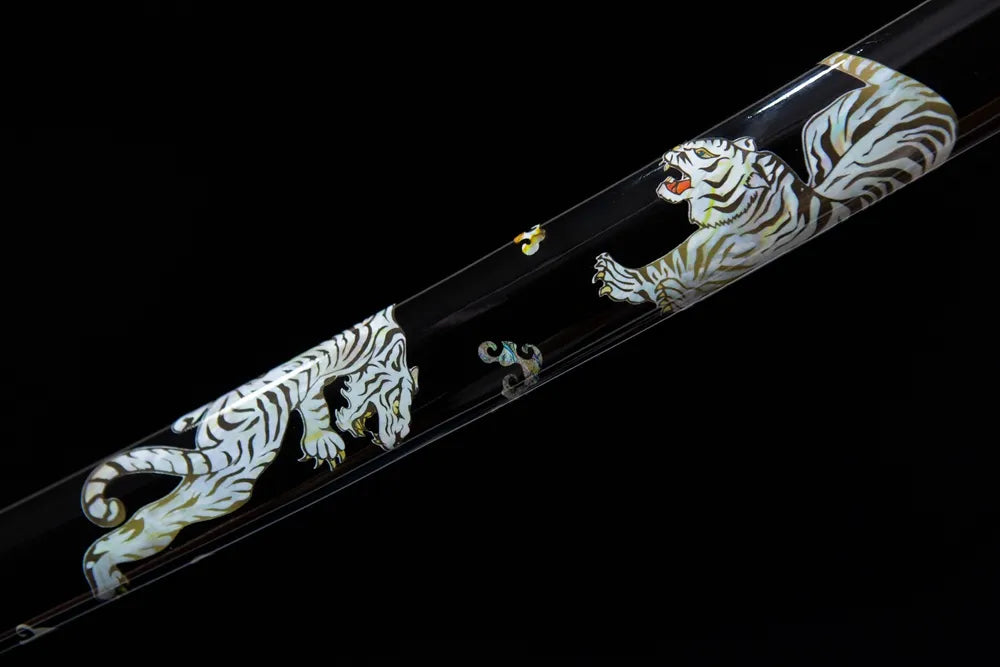 Mid black lacquer white tiger art sheath