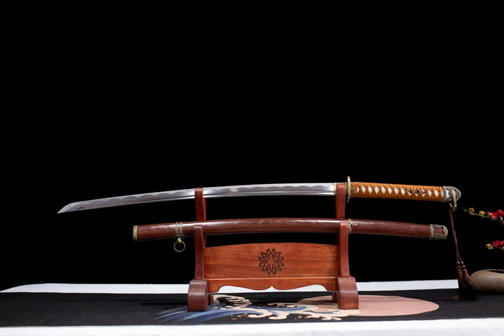 Flat fully‑drawn T10 clay‑tempered suguha‑hamon Soul‑Type‑98‑Saber blade wooden rack front shot