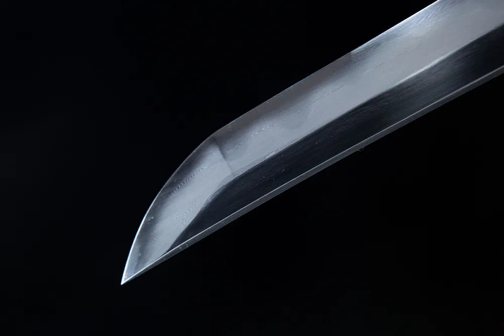 Kissaki tip closeup clear uniform gunome factory sharp edge