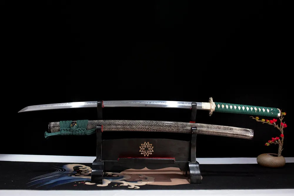 Flat fully‑drawn T10 clay‑tempered suguha‑gunome‑hamon Blooming‑Katana blade wooden rack front shot