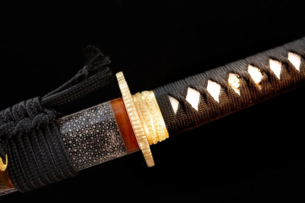 Elf‑vine‑thorn‑relief dark‑iridescent‑silver fuchi grip‑ring macro close‑up