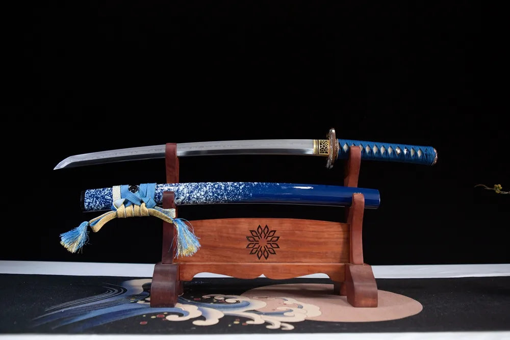 Flat lay unsheathed T10 choji hamon blade